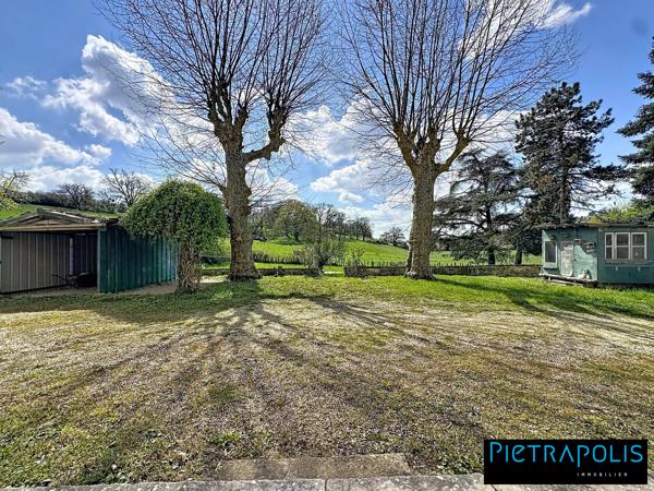 Maison de 320m² à rénover sur une parcelle de 5249m2 et dépendances