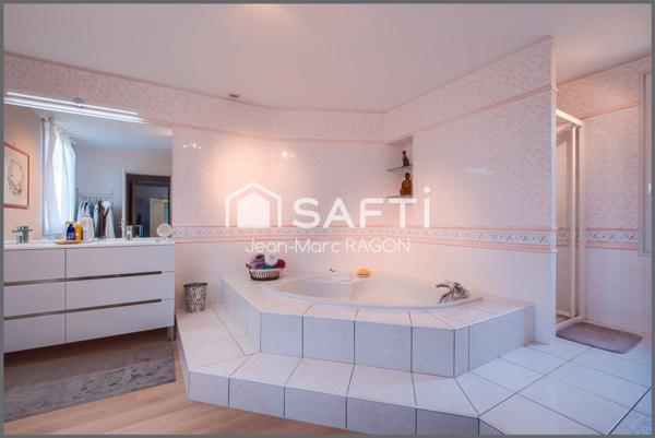 Une élégante maison ancienne pleine d’harmonie