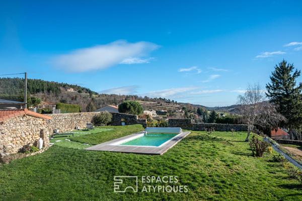 L’habitat rénové d’un ancien corps de ferme, en Ardèche