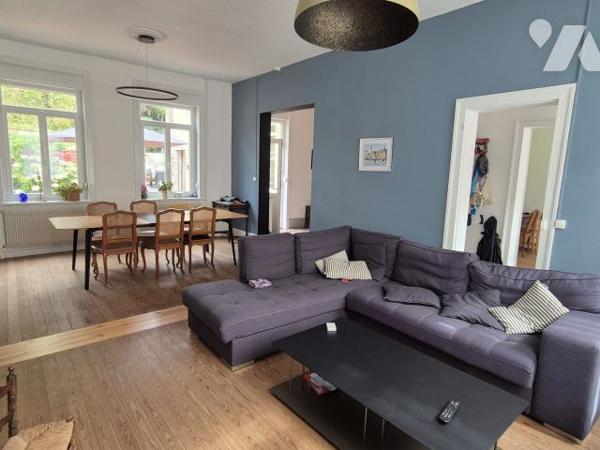 En hyper centre, volume et cachet pour cette grande maison de famille avec garage