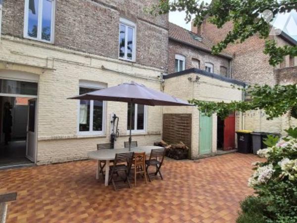 En hyper centre, volume et cachet pour cette grande maison de famille avec garage