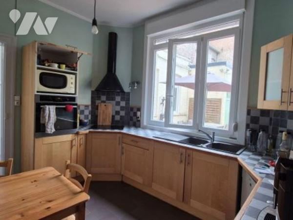 En hyper centre, volume et cachet pour cette grande maison de famille avec garage