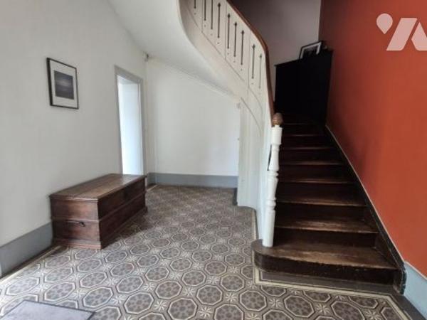 En hyper centre, volume et cachet pour cette grande maison de famille avec garage