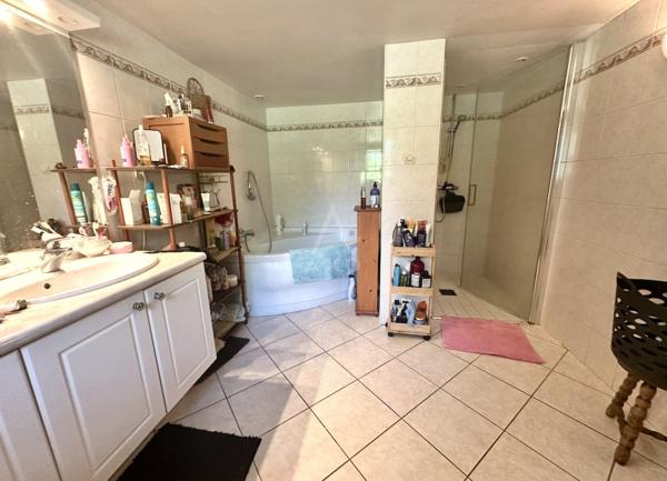 Deux habitations sur 12 hectares – Manège – 25 boxes – Maison de caractère rénovée