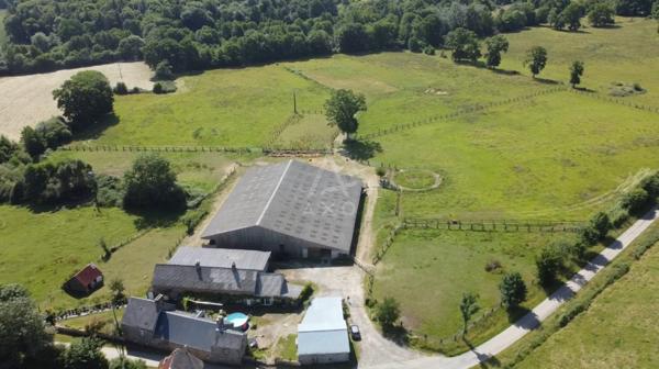 Deux habitations sur 12 hectares – Manège – 25 boxes – Maison de caractère rénovée