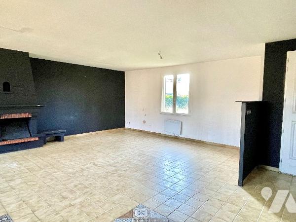 Pavillon sur sous-sol, Grand séjour Terrain clos de 1383 m², double accès, Airvault