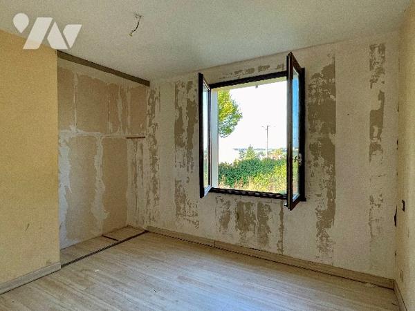 Pavillon sur sous-sol, Grand séjour Terrain clos de 1383 m², double accès, Airvault