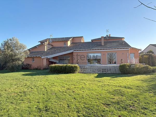 Maison 20min de Limoges, 10 pièce 344 m2, double garage, 6 chambres, 2 chambres parentales, grande terrasse, cuisine d'été.