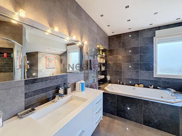 Maison 20min de Limoges, 10 pièce 344 m2, double garage, 6 chambres, 2 chambres parentales, grande terrasse, cuisine d'été.