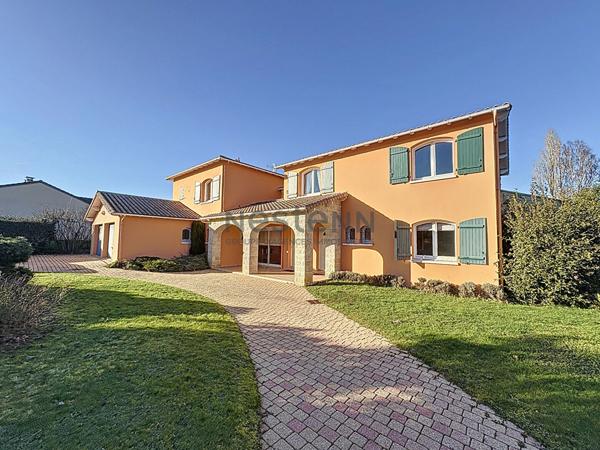 Maison 20min de Limoges, 10 pièce 344 m2, double garage, 6 chambres, 2 chambres parentales, grande terrasse, cuisine d'été.