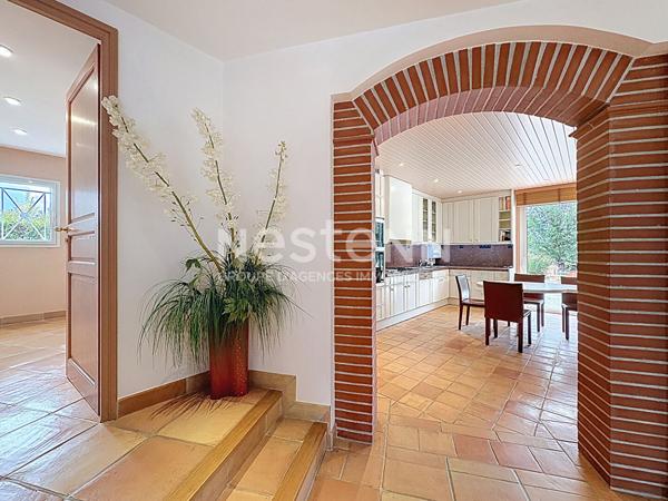 Maison 20min de Limoges, 10 pièce 344 m2, double garage, 6 chambres, 2 chambres parentales, grande terrasse, cuisine d'été.