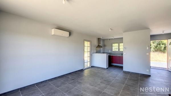 À vendre à Eauze, maison contemporaine de plain-pied construite en 2023, idéalement située à proximité immédiate des commodités et du centre-ville.