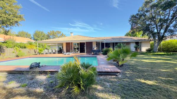 BISCAROSSE VILLA 330m² TERRAIN 2700m² PISCINE, GARAGE DOUBLE, CALME
