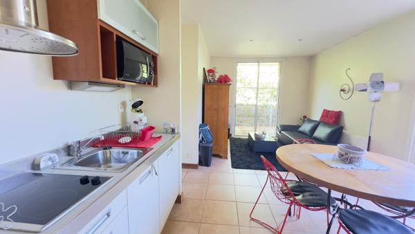 BISCAROSSE VILLA 330m² TERRAIN 2700m² PISCINE, GARAGE DOUBLE, CALME