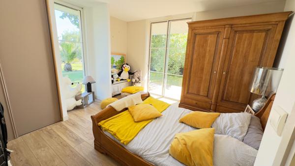 BISCAROSSE VILLA 330m² TERRAIN 2700m² PISCINE, GARAGE DOUBLE, CALME