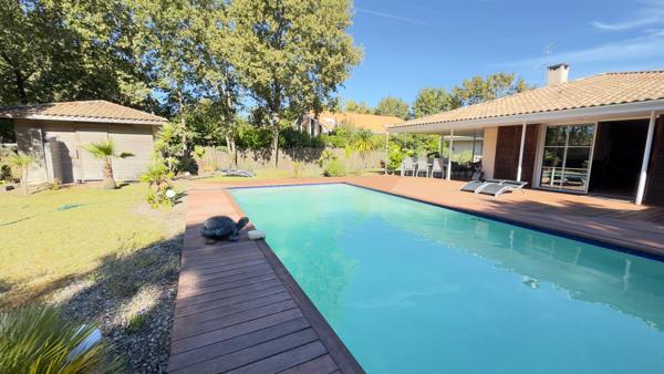 BISCAROSSE VILLA 330m² TERRAIN 2700m² PISCINE, GARAGE DOUBLE, CALME