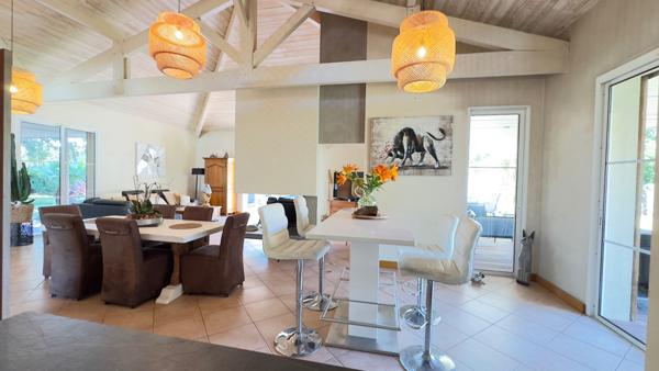 BISCAROSSE VILLA 330m² TERRAIN 2700m² PISCINE, GARAGE DOUBLE, CALME
