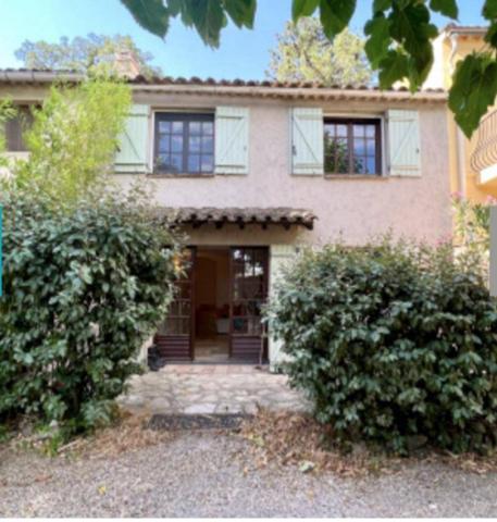 Golfe de saint-tropez-villa 100M2 loi carrez À SAISIR !