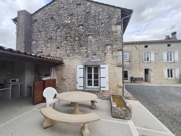 MAISON FAMILIALE EN PIERRES AVEC STUDIO INDEPENDANT