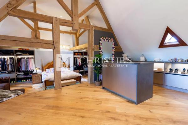 Propriété de Luxe Entièrement Rénovée avec Vue Panoramique et 18 Hectares en Dordogne