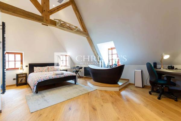 Propriété de Luxe Entièrement Rénovée avec Vue Panoramique et 18 Hectares en Dordogne