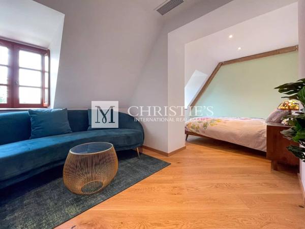 Propriété de Luxe Entièrement Rénovée avec Vue Panoramique et 18 Hectares en Dordogne