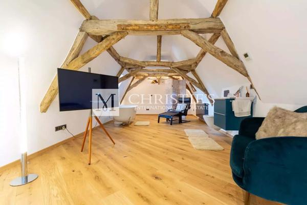 Propriété de Luxe Entièrement Rénovée avec Vue Panoramique et 18 Hectares en Dordogne