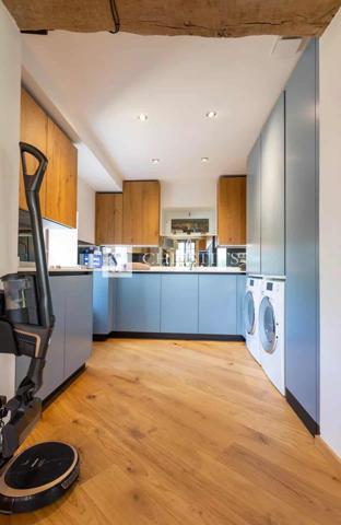 Propriété de Luxe Entièrement Rénovée avec Vue Panoramique et 18 Hectares en Dordogne