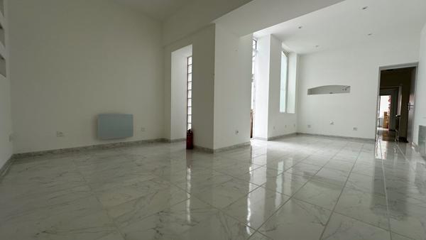 Maison de ville mitoyenne avec garage