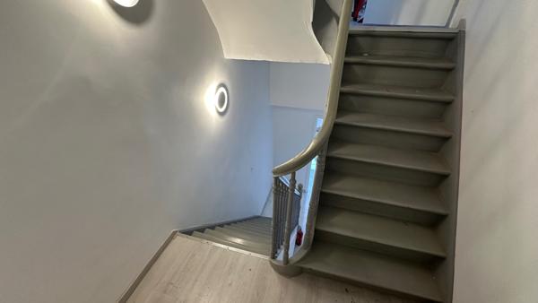 Maison de ville mitoyenne avec garage