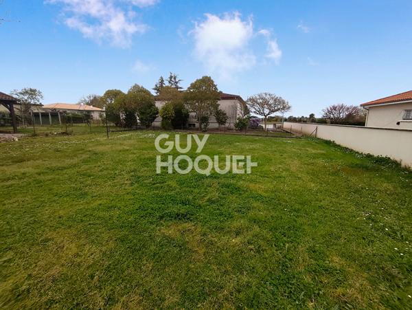 Pavillon confortable sur terrain clos de 1 000 m²