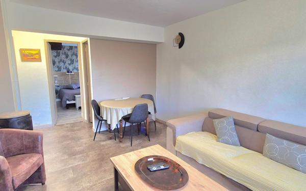 Appartement à vendre    2 pièces • 48 m2 Hyères