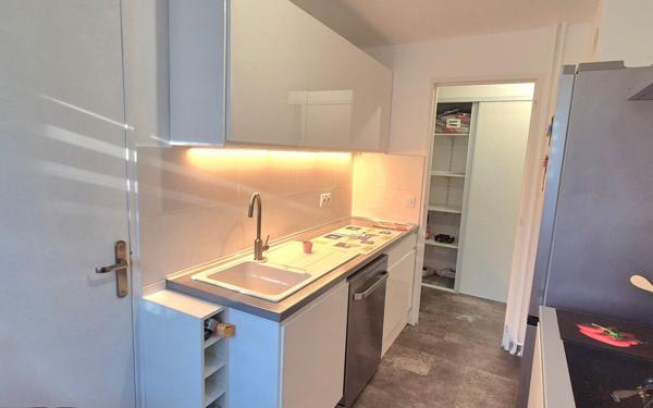 Appartement à vendre    2 pièces • 48 m2 Hyères