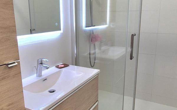 Appartement à vendre    2 pièces • 48 m2 Hyères