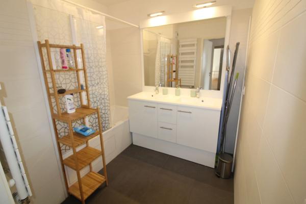 SURESNES limite PUTEAUX: Appartement 3 pièces de 70m² avec balcon et parking