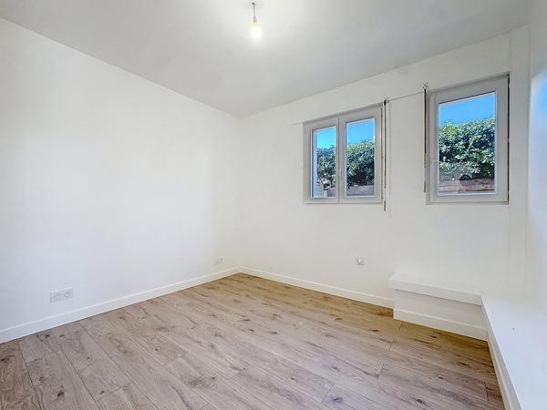 JUAN La Colle - CALME - 3P REZ DE JARDIN 105M2 - PARKING - PROCHE PLAGES