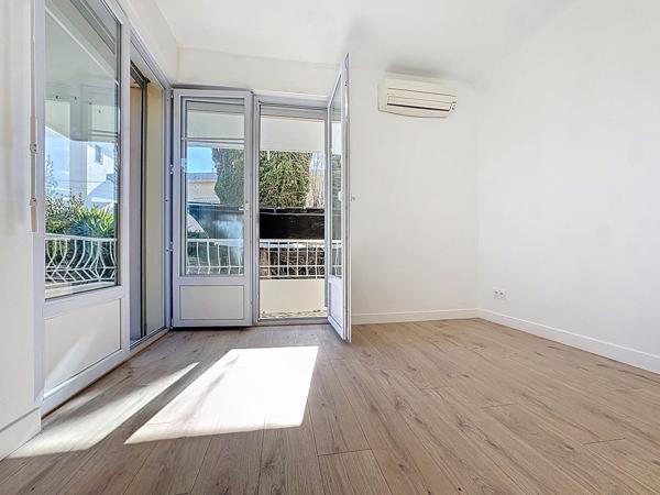 JUAN La Colle - CALME - 3P REZ DE JARDIN 105M2 - PARKING - PROCHE PLAGES