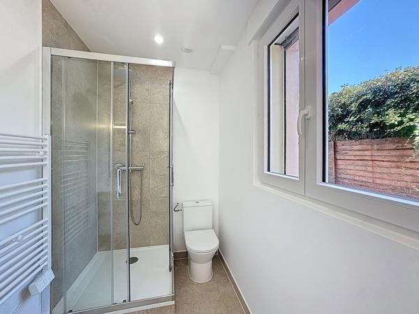 JUAN La Colle - CALME - 3P REZ DE JARDIN 105M2 - PARKING - PROCHE PLAGES