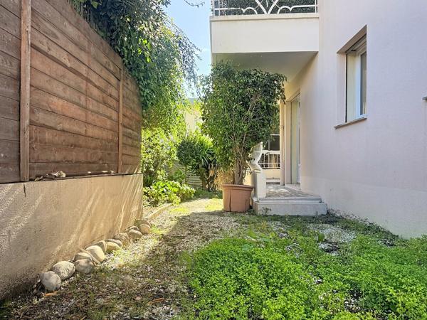 JUAN La Colle - CALME - 3P REZ DE JARDIN 105M2 - PARKING - PROCHE PLAGES