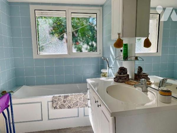 TRESTIGNEL, Vue mer et plage a pied.
Que ce soit de la véranda, de la cuisine, des 3 chambres ...