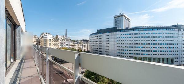 PARIS 16EME - DUPLEX PENTHOUSE - TOIT TERRASSE VUE TOUR EIFFEL. €1 265 000 ** - Référence 6756-NG