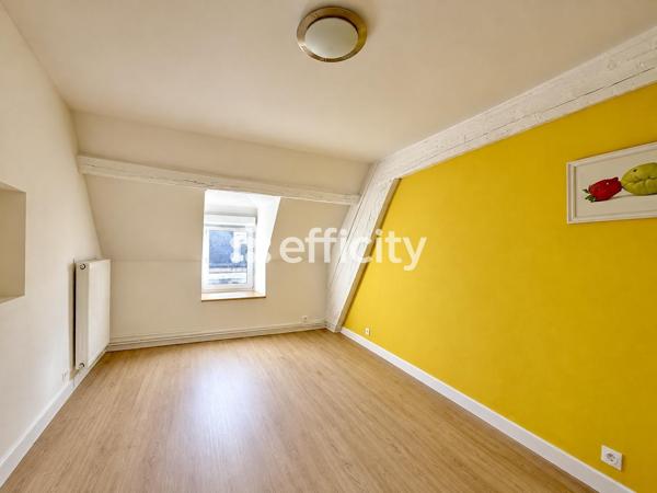 Appartement
         5 pièces
        - 128 m² 183 800 € *