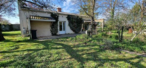 Maison à restaurer à vendre à Sainte-Radegonde dans les Deux-Sèvres (79100), ref : 79079-51