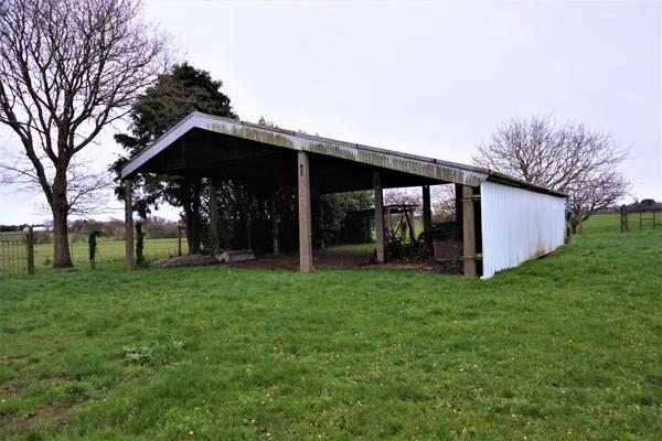 MAISON EN PIERRE A RENOVER