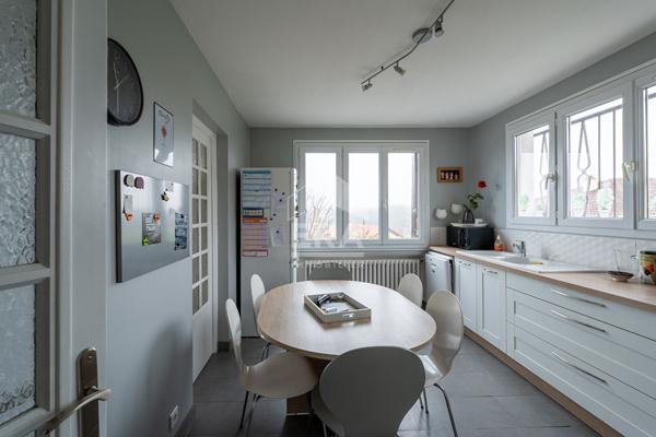 Maison à  vendre  196m² - Mornant  avec 4 chambres sur 825m² de terrain