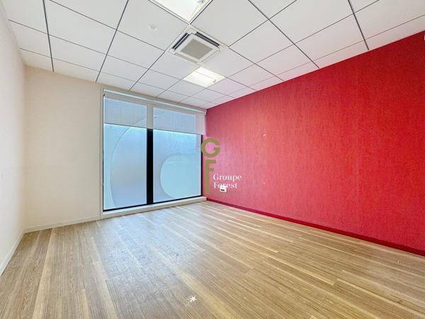 ✨ EMPLACEMENT PREMIUM – LOCAL PROFESSIONNEL 150 m² – CŒUR DE BOUSBECQUE