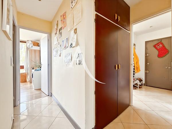 Appartement Fontenay Le Fleury 3 pièce(s) 66 m2