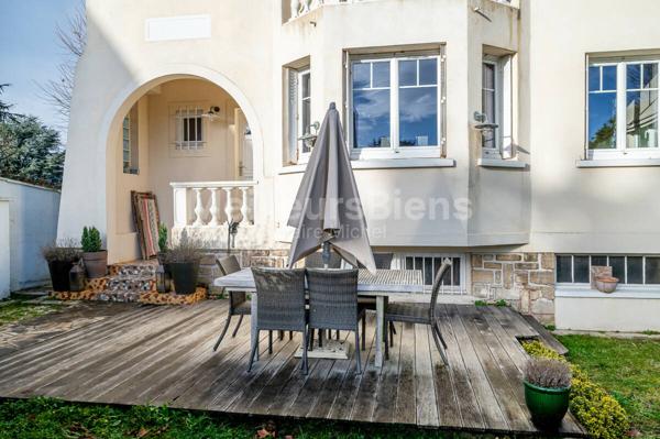 Au calme, maison de caractère rénovée, 5 chambres, jardin et vue.