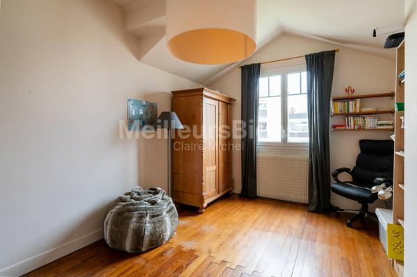 Au calme, maison de caractère rénovée, 5 chambres, jardin et vue.