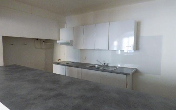 Maison à vendre    3 pièces •  Pia